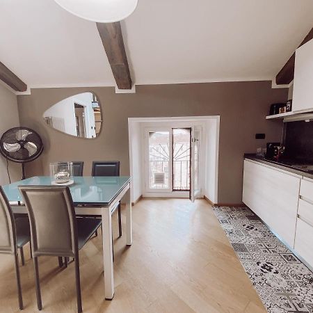 Historic Center Charming Apartment Free Wi-Fi Savigliano Bagian luar foto