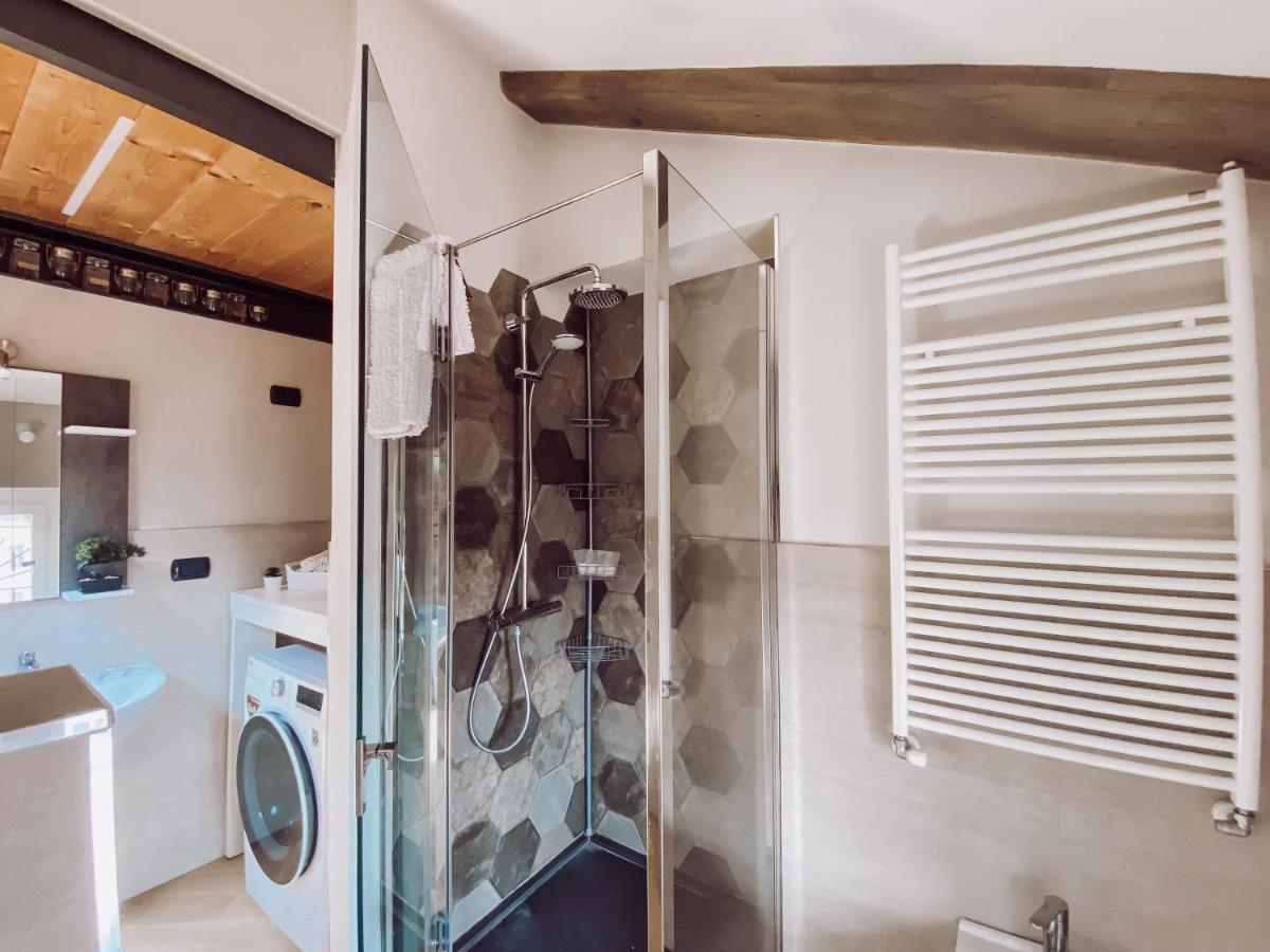 Historic Center Charming Apartment Free Wi-Fi Savigliano Bagian luar foto