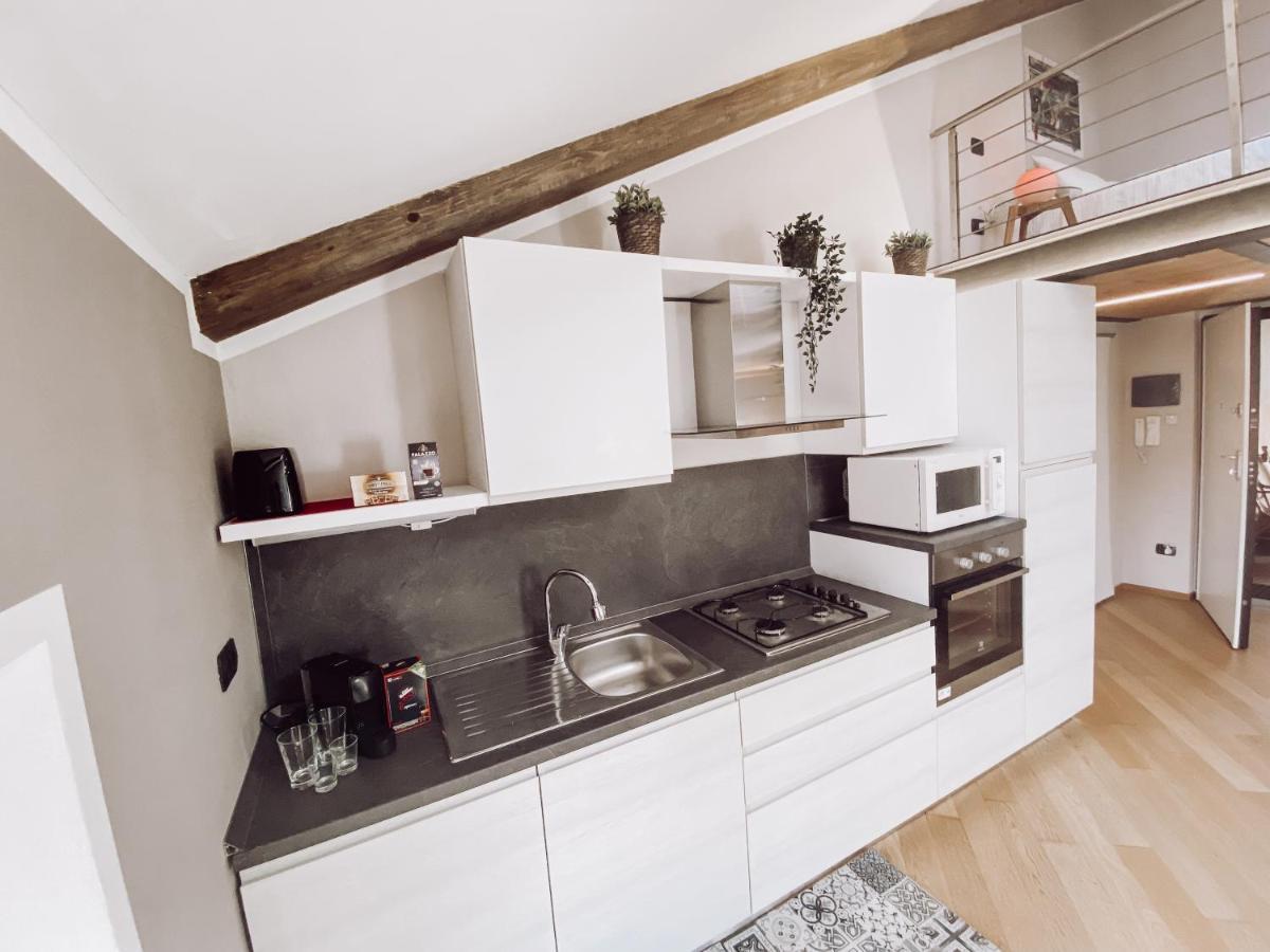 Historic Center Charming Apartment Free Wi-Fi Savigliano Bagian luar foto