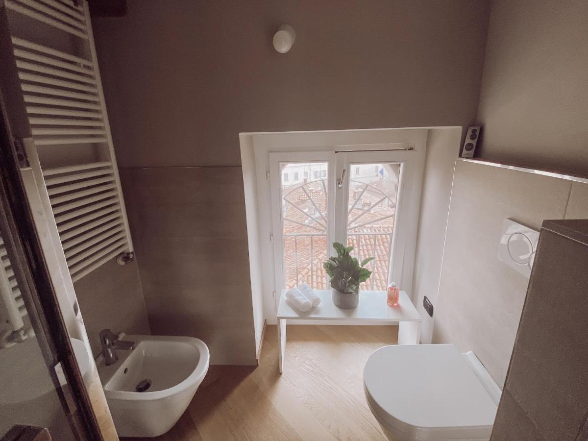 Historic Center Charming Apartment Free Wi-Fi Savigliano Bagian luar foto