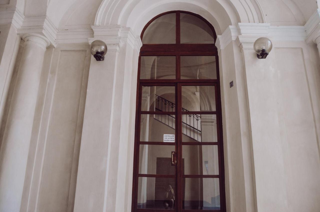 Historic Center Charming Apartment Free Wi-Fi Savigliano Bagian luar foto