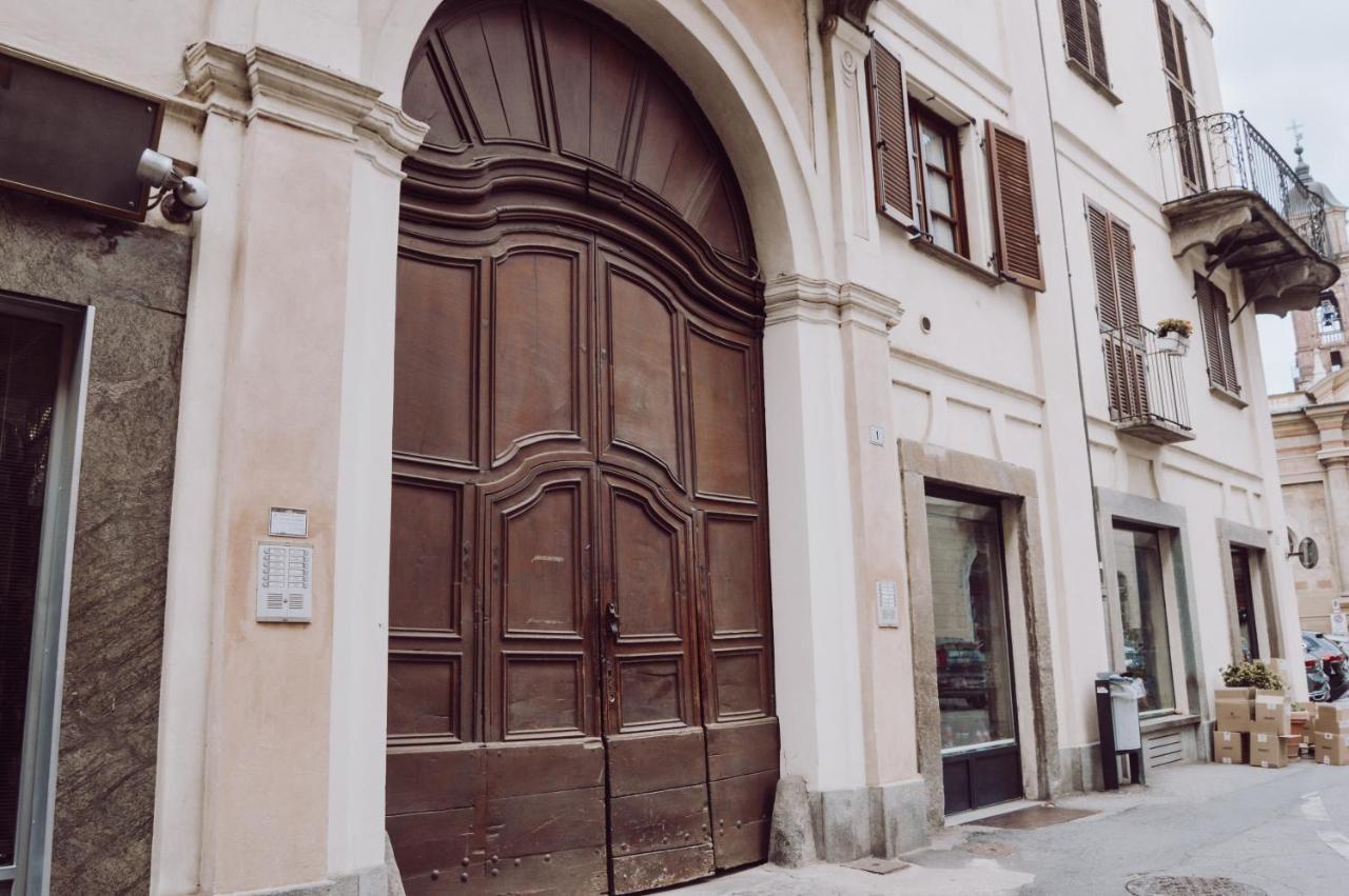 Historic Center Charming Apartment Free Wi-Fi Savigliano Bagian luar foto