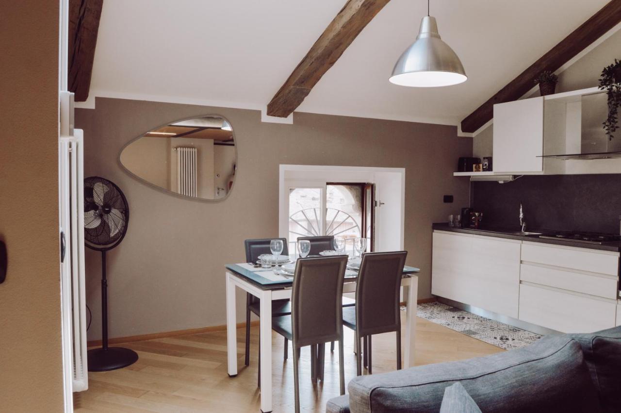Historic Center Charming Apartment Free Wi-Fi Savigliano Bagian luar foto