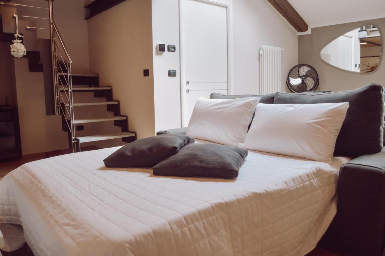 Historic Center Charming Apartment Free Wi-Fi Savigliano Bagian luar foto