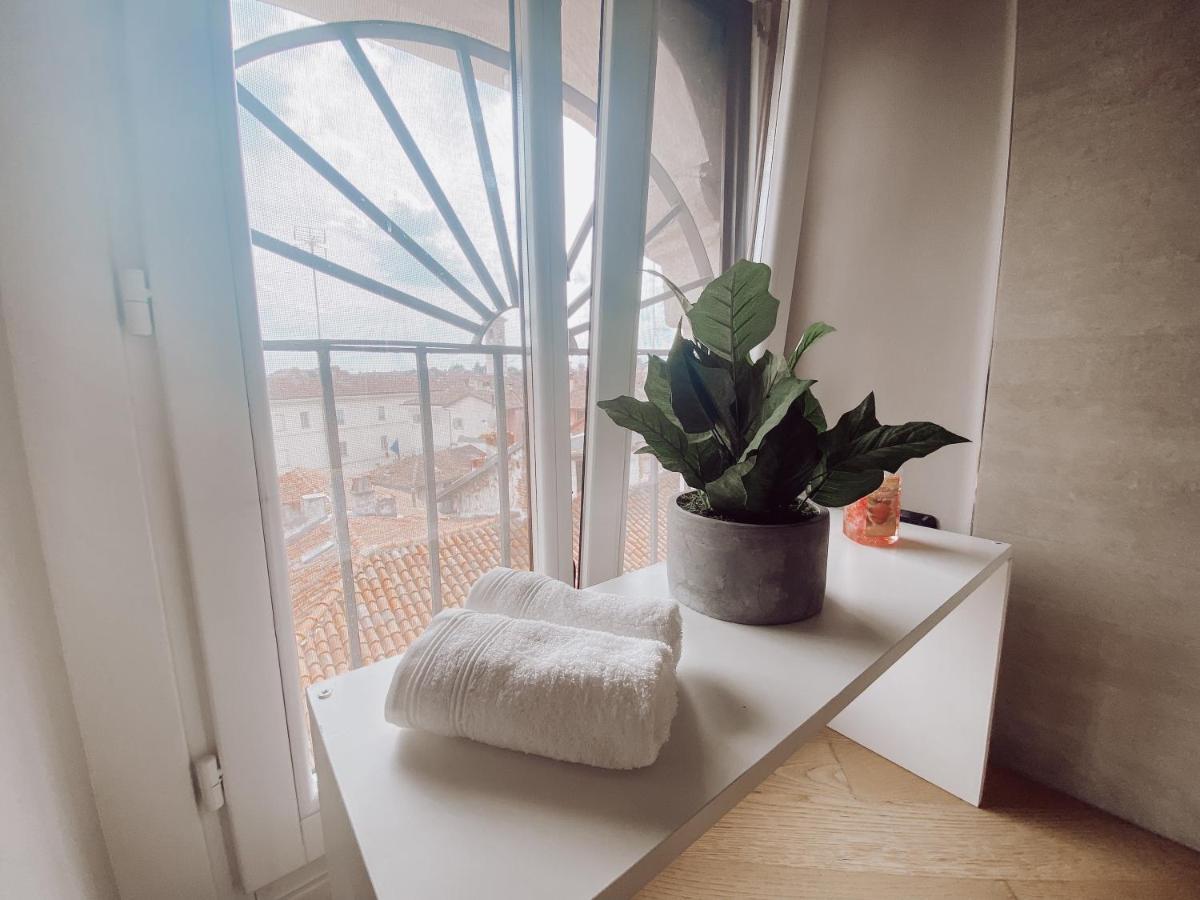 Historic Center Charming Apartment Free Wi-Fi Savigliano Bagian luar foto