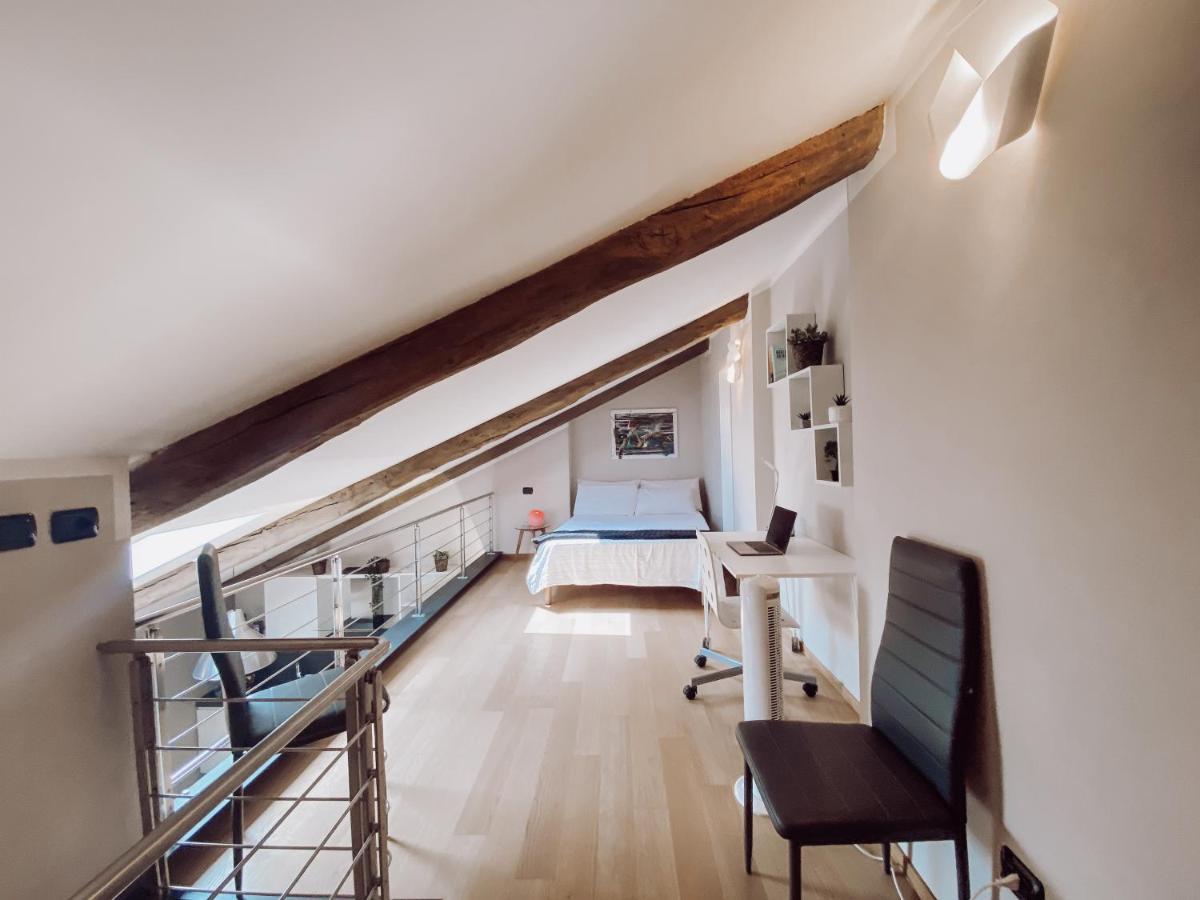 Historic Center Charming Apartment Free Wi-Fi Savigliano Bagian luar foto